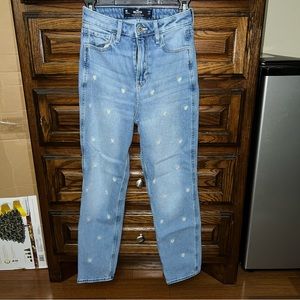 Hollister Mom Jeans (flowers embroidered)